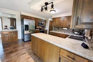 138 Elm Dr, Green Bay, WI 54313 - Photo 10