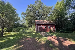 825 Ballard St, Waupaca, WI 54981 - Photo 4