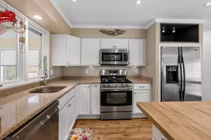 2073 S Point Comfort Rd, Oshkosh, WI 54902 - Photo 10