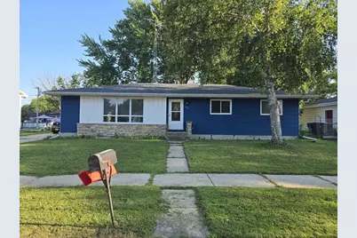 215 Center Street, North Fond du Lac, WI 54937 - Photo 2