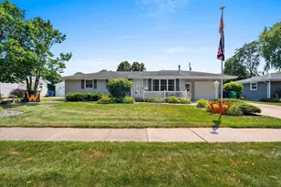 1015 Estes Dr, De Pere, WI 54114 - Photo 2