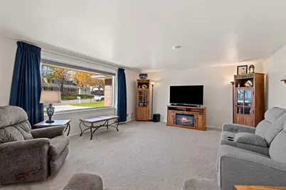 914 Rasmussen Place, Green Bay, WI 54304 - Photo 8