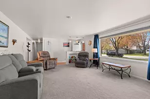 914 Rasmussen Pl, Green Bay, WI 54304 - Photo 4
