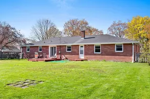 914 Rasmussen Pl, Green Bay, WI 54304 - Photo 2
