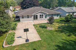 2354 E River Dr, Green Bay, WI 54301 - Photo 2