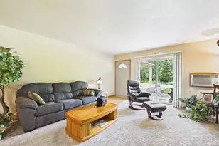 3325 N Casaloma Dr #40, Appleton, WI 54913 - Photo 6