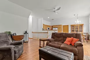 1513 Dickenson Ct, Neenah, WI 54956 - Photo 2