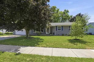 815 Eckardt Ct, Oshkosh, WI 54902 - Photo 1