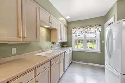 244 E Mission Road, Green Bay, WI 54301 - Photo 12