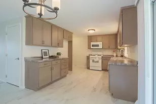 517 Kelly Jo Dr, Green Bay, WI 54303 - Photo 10