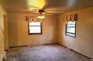 2410 Lina Ln, Green Bay, WI 54304 - Photo 6