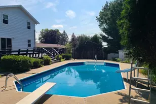 2410 Lina Ln, Green Bay, WI 54304 - Photo 2