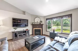 651 Pebblestone Cir, Hobart, WI 54155 - Photo 6