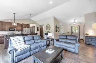 651 Pebblestone Cir, Hobart, WI 54155 - Photo 8