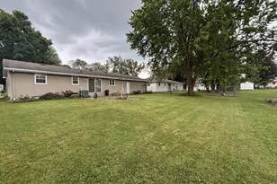 2201 Sullivan Ave, Kaukauna, WI 54130 - Photo 2
