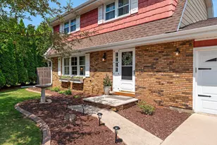 1724 Murphy Ct, Green Bay, WI 54303 - Photo 2