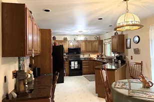 2884 Westmoor Rd, Oshkosh, WI 54904 - Photo 10