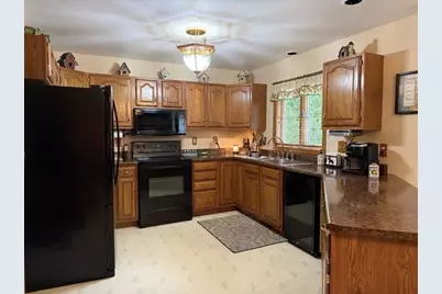 2884 Westmoor Road, Oshkosh, WI 54904 - Photo 8