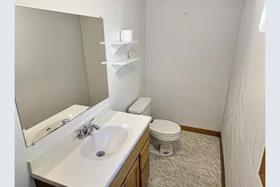 806 W 8th Avenue, Oshkosh, WI 54902 - Photo 10
