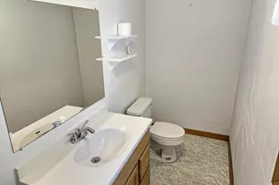 806 W 8th Ave, Oshkosh, WI 54902 - Photo 10