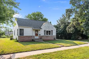 1526 Rugby St, Oshkosh, WI 54901 - Photo 1