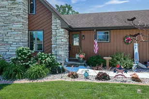 424 Vandeloo St, Kaukauna, WI 54130 - Photo 2