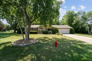 W6462 Lakeview Ct, Menasha, WI 54952 - Photo 2