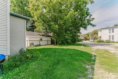 687 Central Street, Oshkosh, WI 54901 - Photo 32
