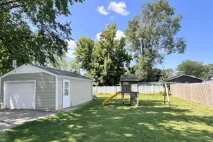 2317 Mt Vernon St, Oshkosh, WI 54901 - Photo 4