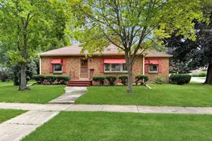 1006 Evans St, Oshkosh, WI 54901 - Photo 1