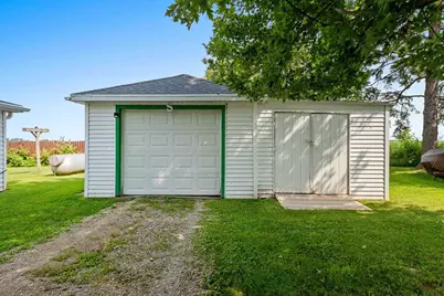 W2560 Half Mile Road, Pulaski, WI 54162 - Photo 6