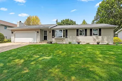 2559 Wildflower, Green Bay, WI 54311 - Photo 2