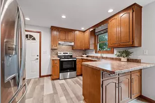 2559 Wildflower, Green Bay, WI 54311 - Photo 10