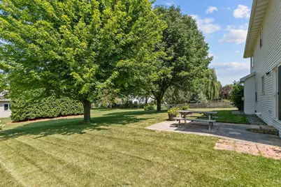 W5876 Blue Bonnet Drive, Appleton, WI 54915 - Photo 12