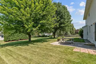 W5876 Blue Bonnet Dr, Appleton, WI 54915 - Photo 12