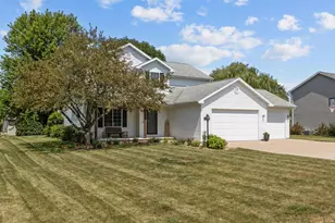 W5876 Blue Bonnet Dr, Appleton, WI 54915 - Photo 2