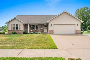 3487 Chatsworth Dr, Green Bay, WI 54313 - Photo 2