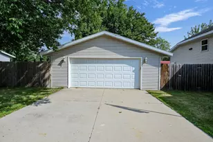 215 7th St, Oconto, WI 54153 - Photo 6