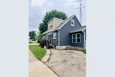 1402 W Murdock Avenue, Oshkosh, WI 54901 - Photo 2