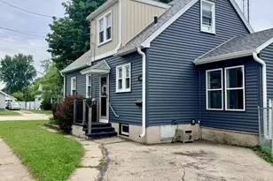 1402 W Murdock Ave, Oshkosh, WI 54901 - Photo 2