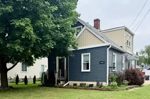 1402 W Murdock Ave, Oshkosh, WI 54901 - Photo 1