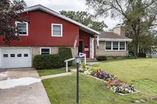 119 W Badger St, Waupaca, WI 54981 - Photo 2