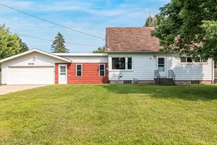 1918 Alaska St, Oshkosh, WI 54902 - Photo 2