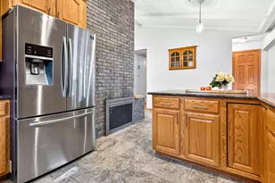 731 E Harding Dr, Appleton, WI 54915 - Photo 10