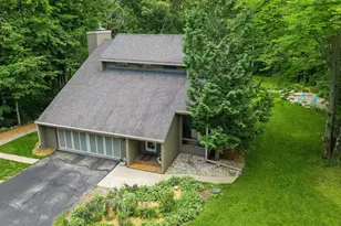 4430 Country Aire Ct, Hobart, WI 54155 - Photo 4