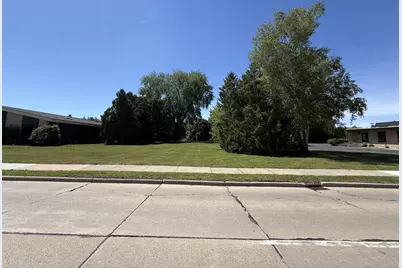 817 Witzel Avenue, Oshkosh, WI 54902 - Photo 2