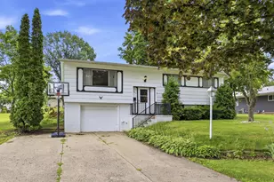 1610 Wyman St, New London, WI 54961 - Photo 2