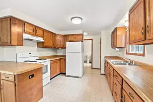 2380 Riverview Dr, Green Bay, WI 54313 - Photo 10