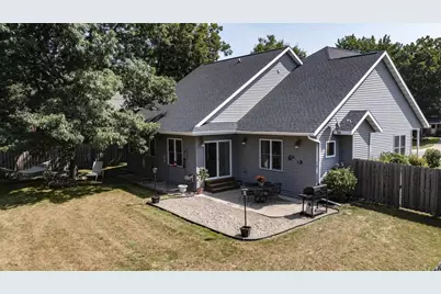 820 Woodland Circle, Waupaca, WI 54981 - Photo 6