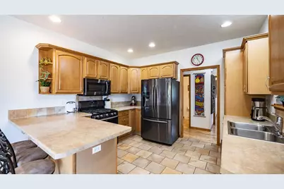 820 Woodland Circle, Waupaca, WI 54981 - Photo 8